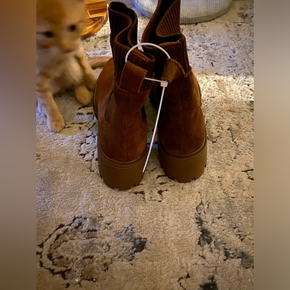 Steve Madden Honored Chelsea Boot - Picture 9 of 11